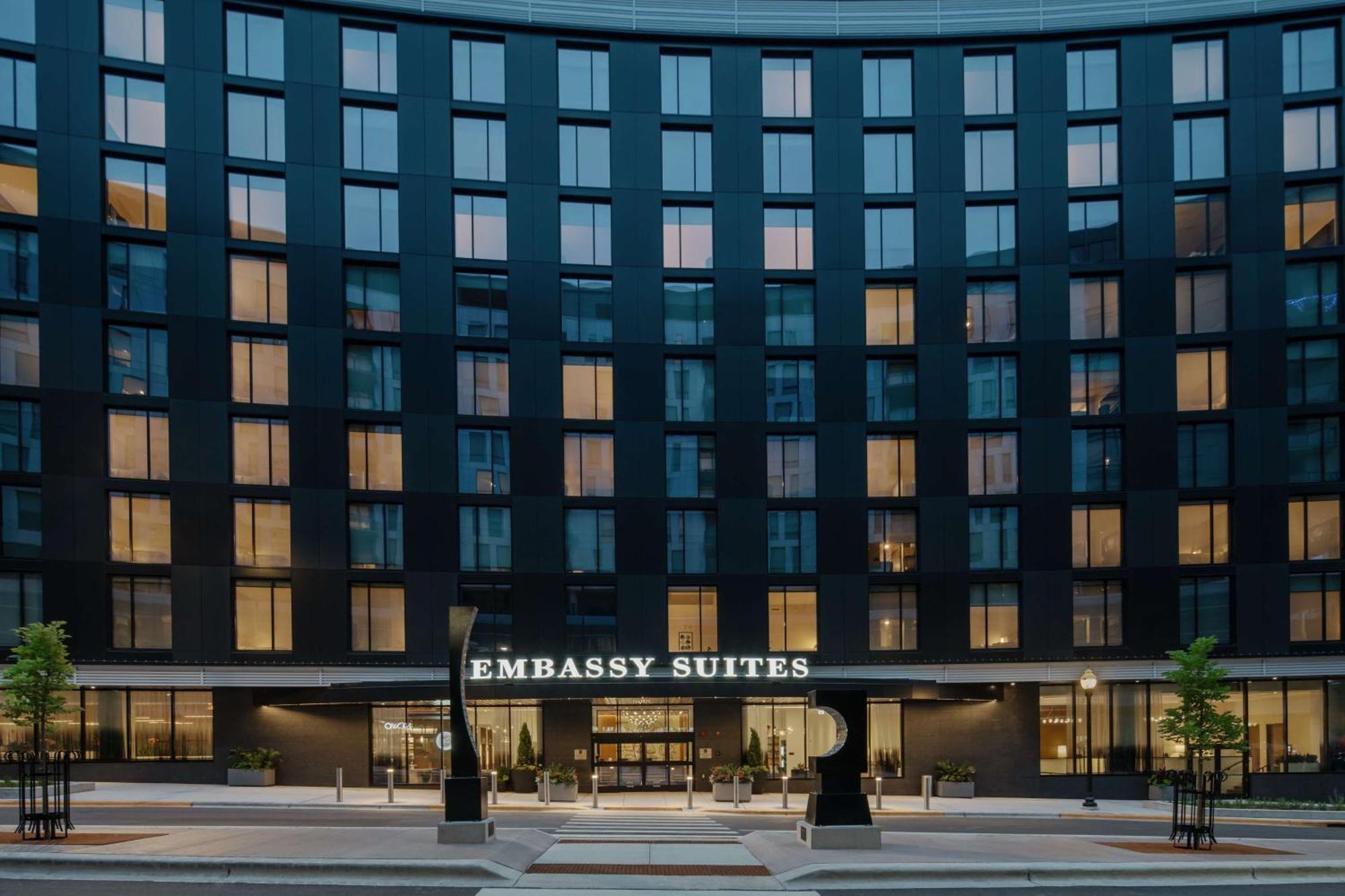 Embassy Suites By Hilton Madison Downtown Exterior foto